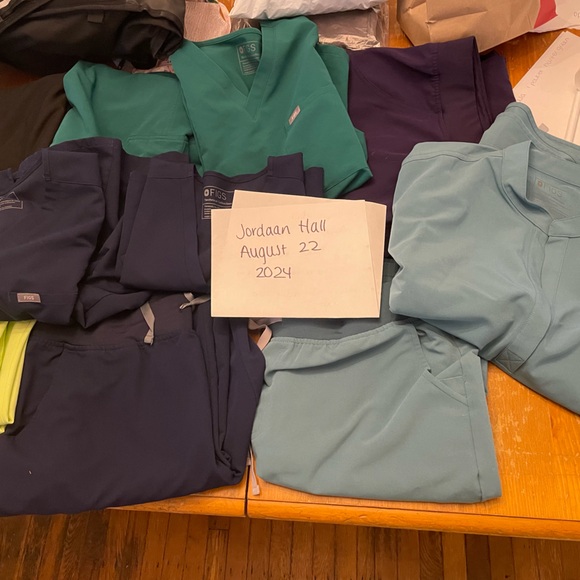 Figs scrubs clean out size L-XXL - Picture 1 of 8